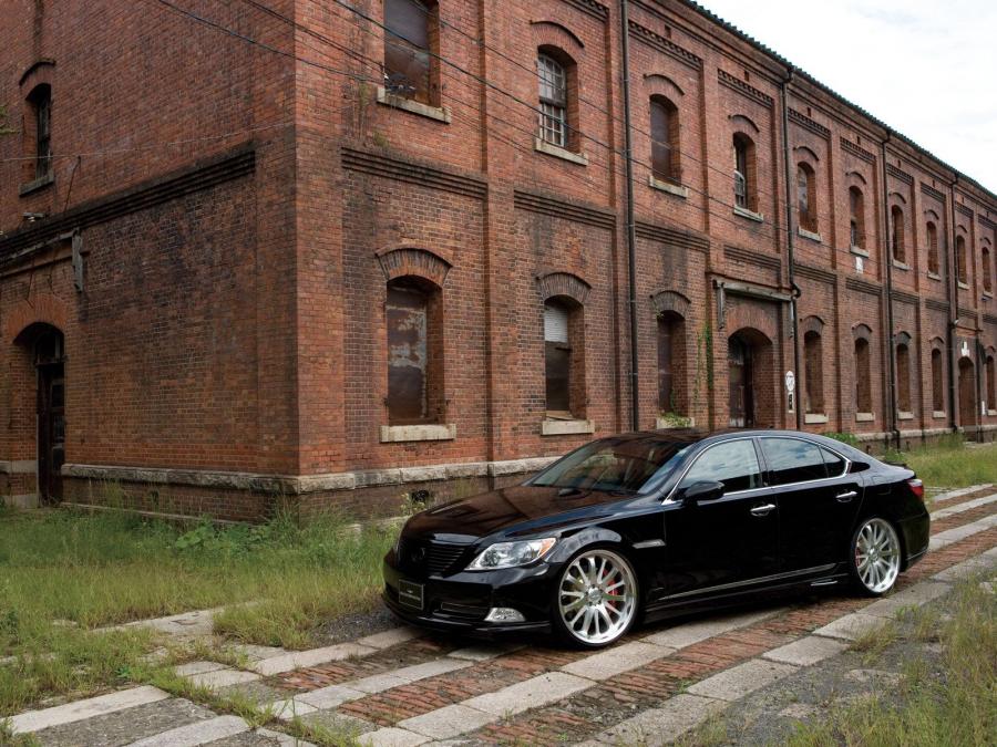  Lexus LS600h by Wald 2007 года  (фото 6 из 7)